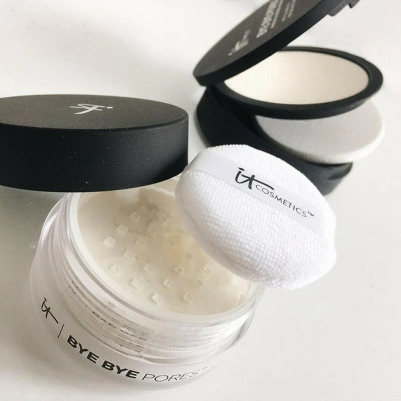 It Cosmetics BYE BYE PORES Oil Control Translucent Powder - Image 4